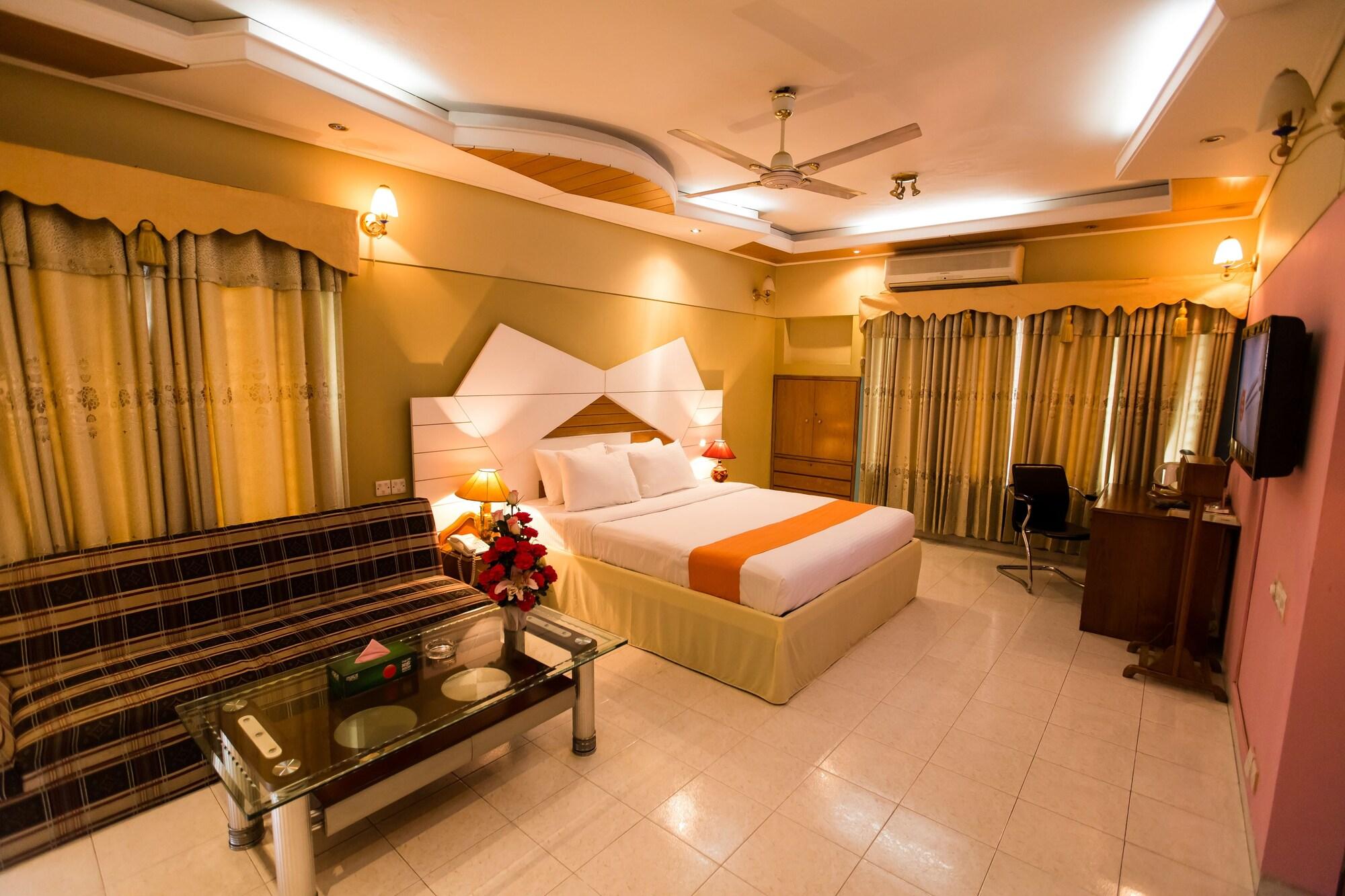 Hotel Golden Deer Дакка Екстер'єр фото