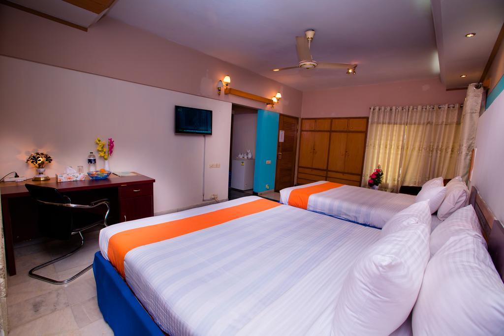 Hotel Golden Deer Дакка Екстер'єр фото
