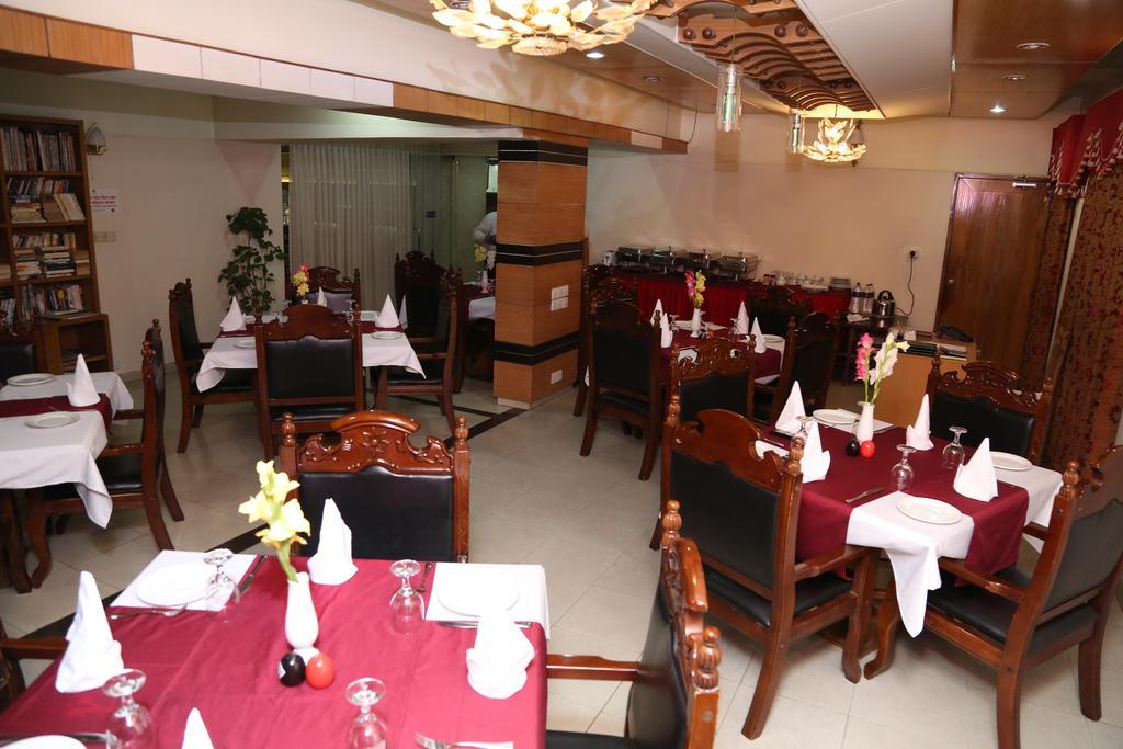 Hotel Golden Deer Дакка Екстер'єр фото