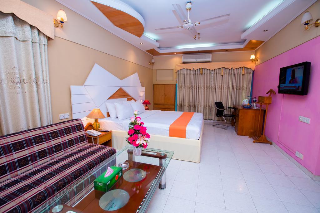 Hotel Golden Deer Дакка Екстер'єр фото