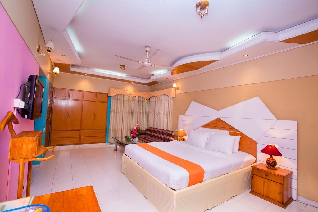 Hotel Golden Deer Дакка Екстер'єр фото