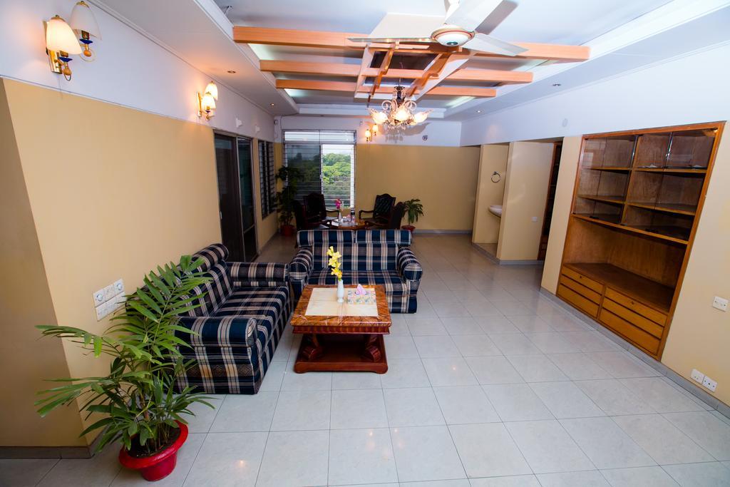 Hotel Golden Deer Дакка Екстер'єр фото