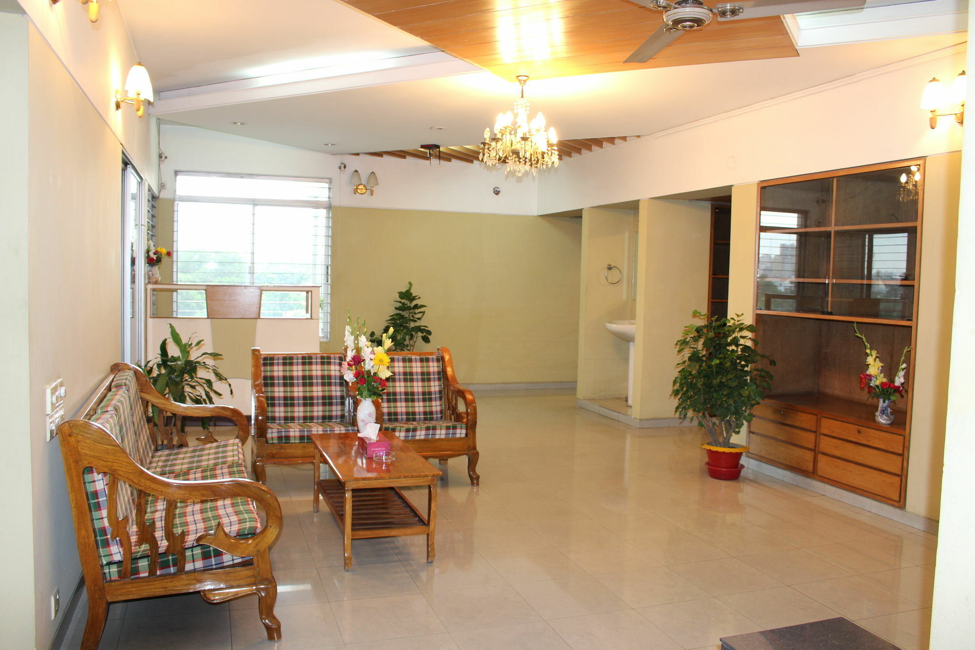 Hotel Golden Deer Дакка Екстер'єр фото