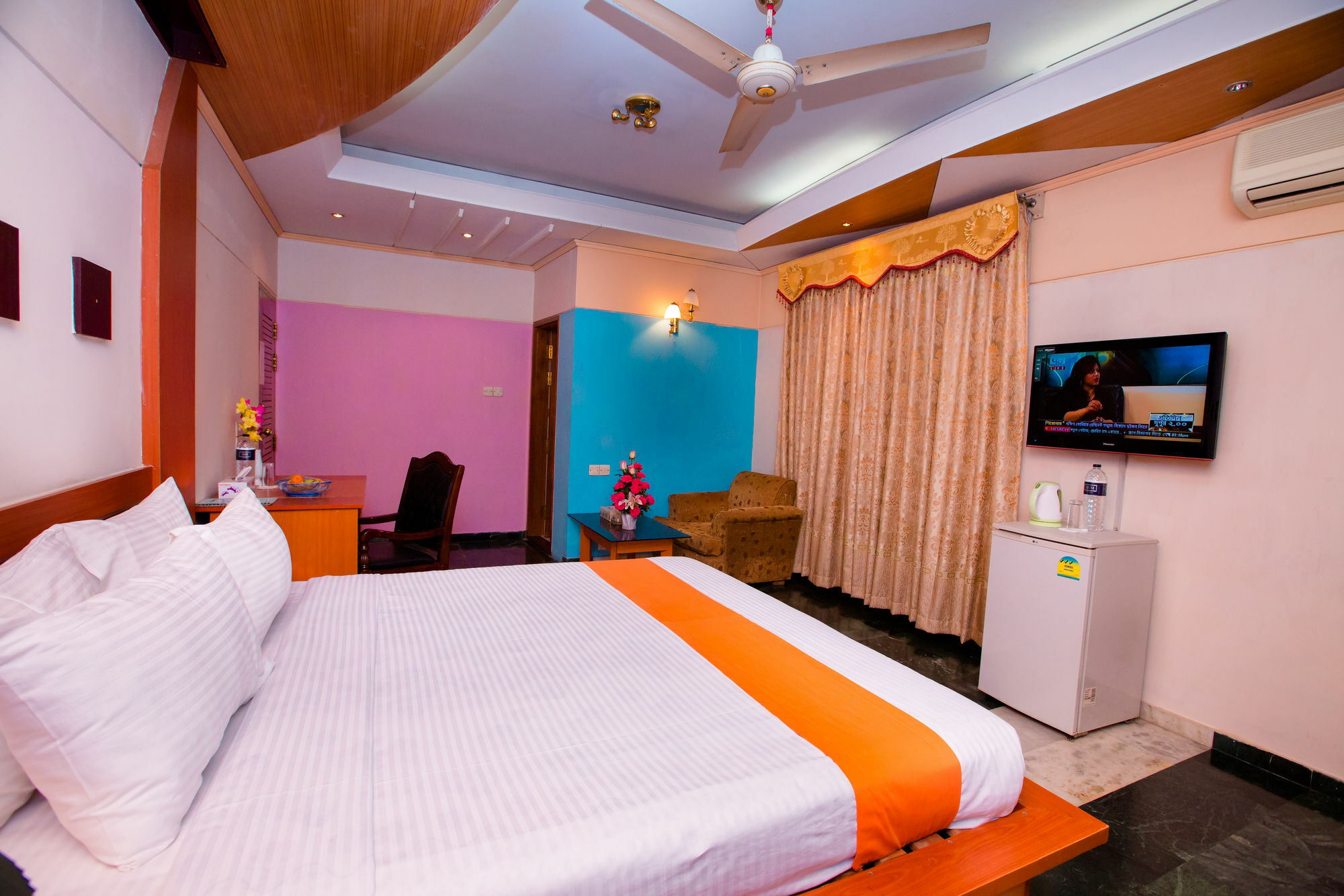 Hotel Golden Deer Дакка Екстер'єр фото