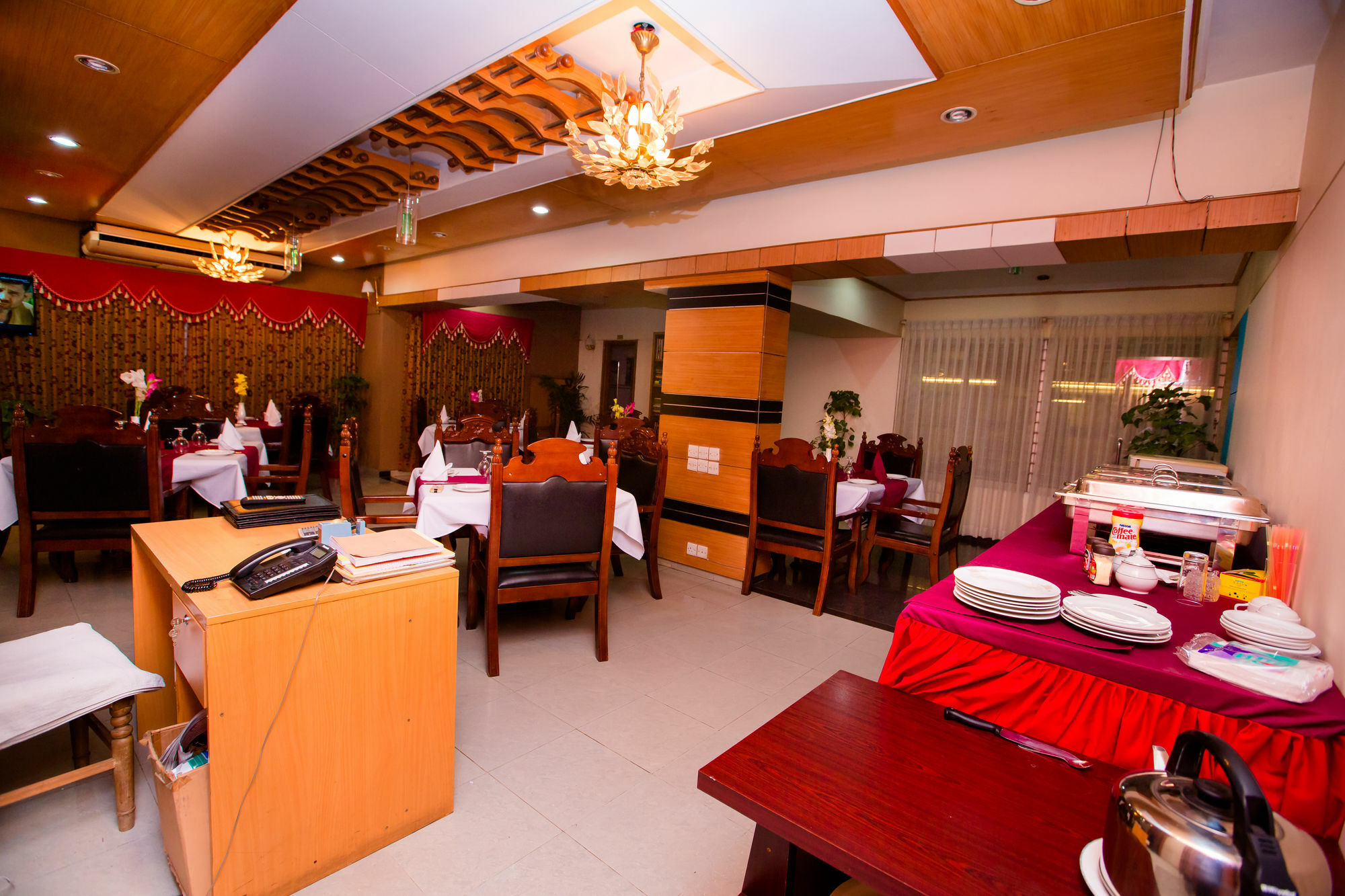 Hotel Golden Deer Дакка Екстер'єр фото