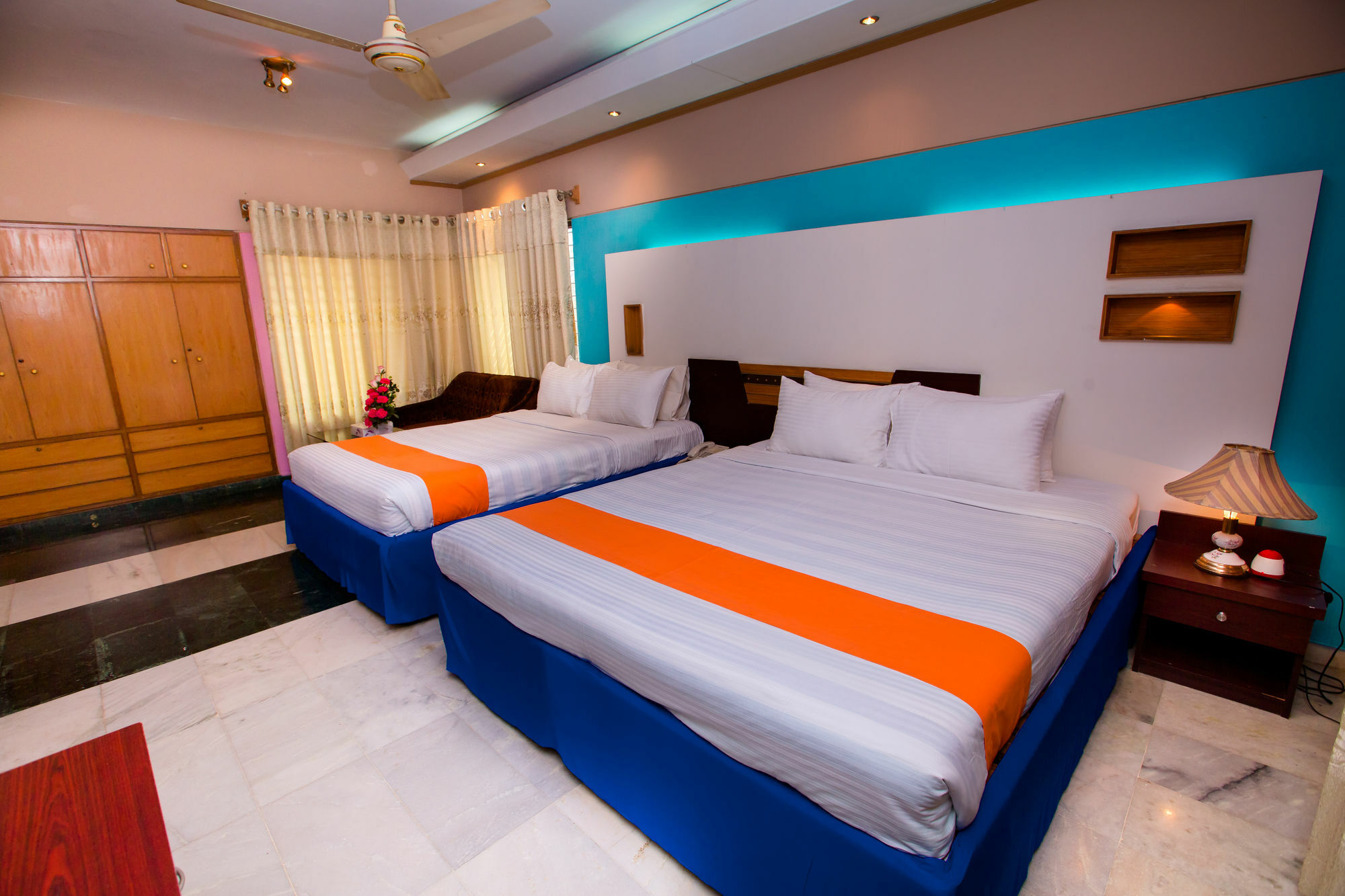 Hotel Golden Deer Дакка Екстер'єр фото