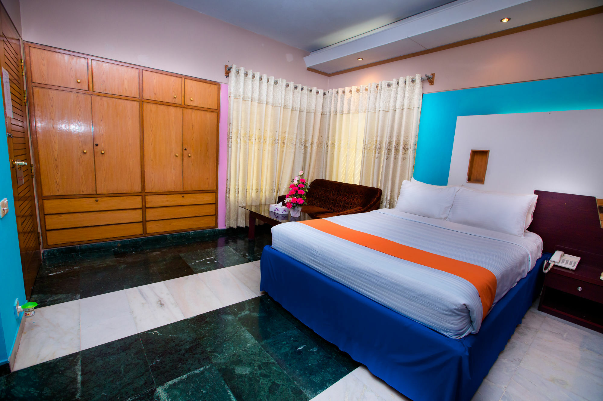 Hotel Golden Deer Дакка Екстер'єр фото